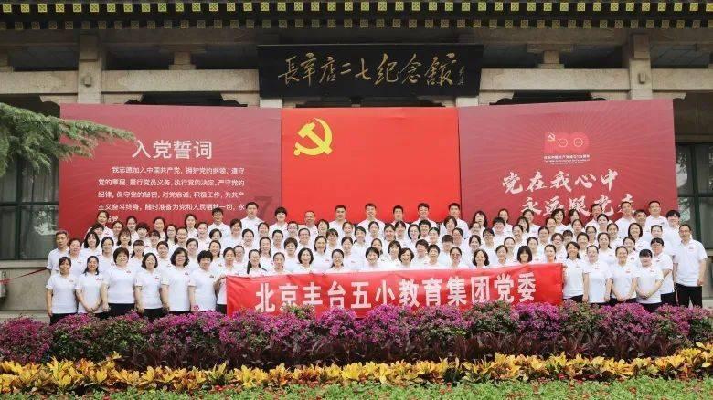 小宝贝打网球